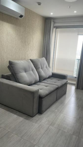 Apartamento com piscina ao lado da estação